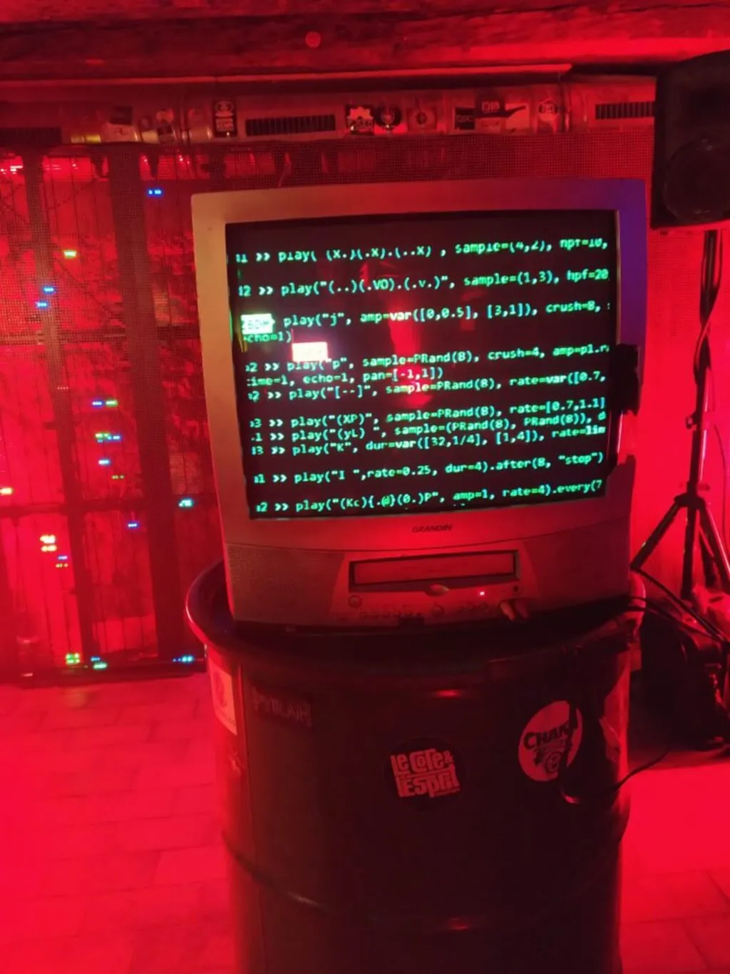 Old CRT TV Livecoding Elastic bar